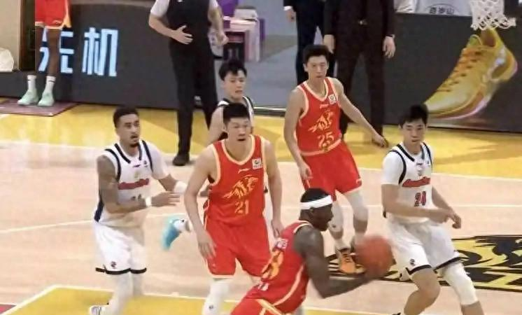 GG扑克官网-麦考尔不去福建原因曝光：他家有喜事，全队送祝福，杜锋很人性化
